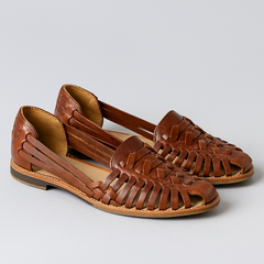 Damskie sandały z zamkniętymi palcami - paski - wygodne