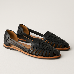 Damskie sandały z zamkniętymi palcami - paski - wygodne